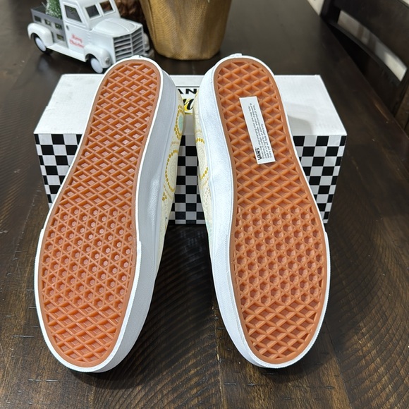 VANS AUTHENTIC-2 SIZES AVAILABLE - Picture 6 of 8